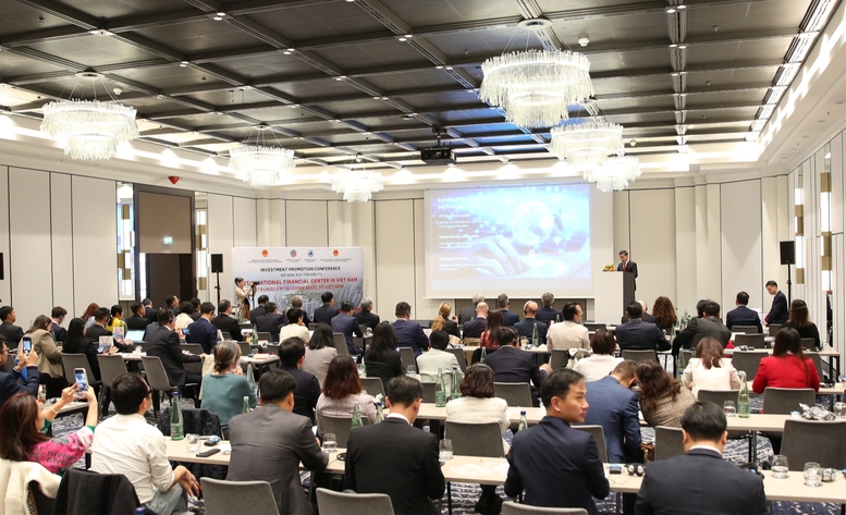 Da Nang commits to always standing alongside investors in developing an international financial centre