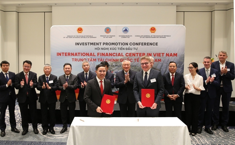 Viet Nam pledges to stand alongside investors, listen, and create the most favourable conditions